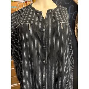 Avenue  Flattering Vertical Pattern  Button Up Blouse  Size 26/28 in Black/White